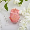 天鹅绒六角戒指盒-盒子外烫金-盒子内UV ( 稿件大小-（烫金：2.7*2.3CM-稿件格式PLT）（UV4.3*3.8CM-稿件格式PNG)）