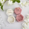 天鹅绒六角戒指盒（外部定制-烫金工艺-稿件尺寸2.7X2.3CM的六边形-后台上传稿件稿件格式plt）
